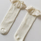 Creme broderie frill sokken